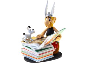 PLASTOY Asterix sitzt auf Bücherstapel *Neuauflage* PLA00128